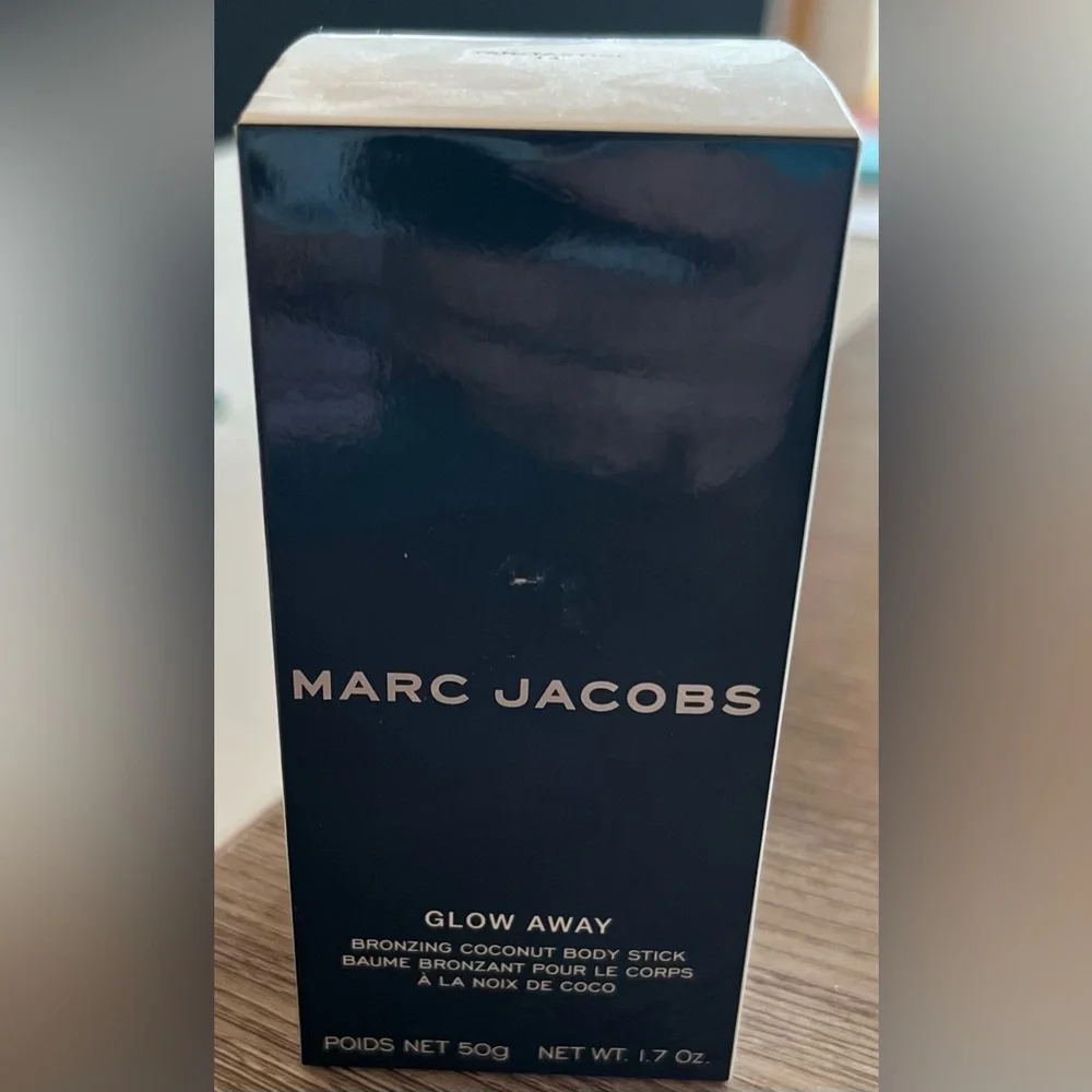 MARC JACOBS Glow Away Bronzing Coconut Body Stick